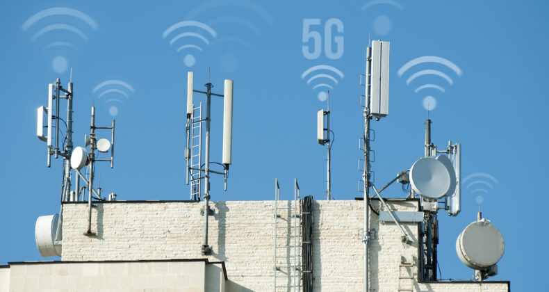 Antennes 5G et émetteurs GSM. Concept d'intégration 5G haut débit